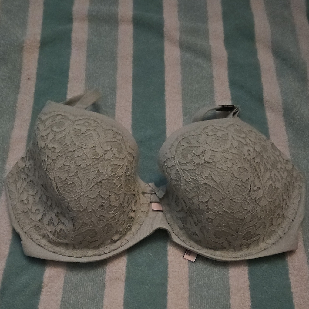 Victoria's Secret Lace Bra in Soft Gray